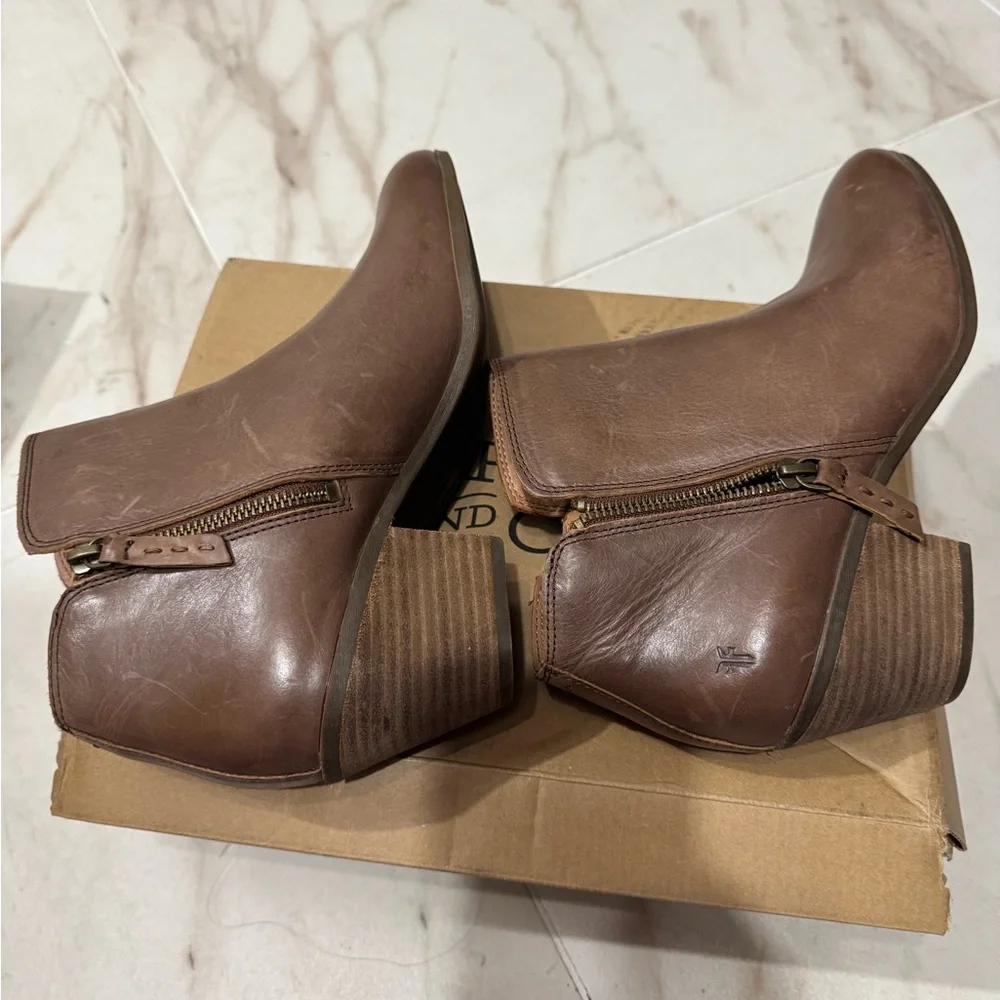 NWT FRYE Brown Leather Double Zip Ankle Boots Booties Size 9